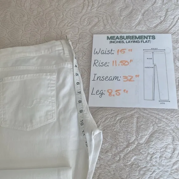 7 For All Mankind White Denim Jeans, Boot Cut size 28 Never Worn Like New!