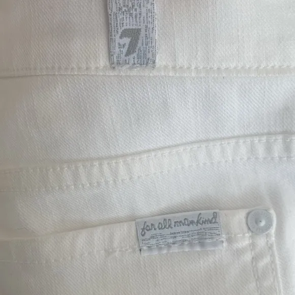 7 For All Mankind White Denim Jeans, Boot Cut size 28 Never Worn Like New!