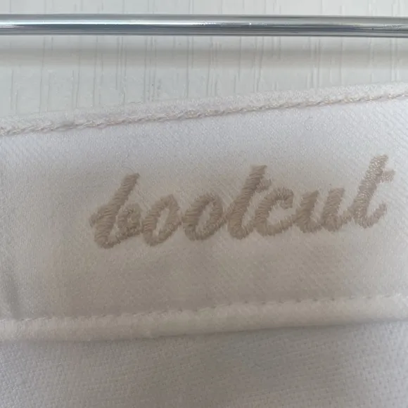 7 For All Mankind White Denim Jeans, Boot Cut size 28 Never Worn Like New!
