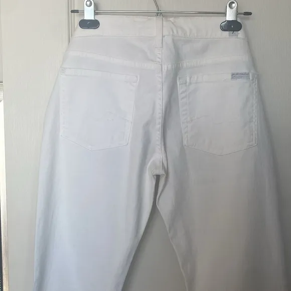 7 For All Mankind White Denim Jeans, Boot Cut size 28 Never Worn Like New!