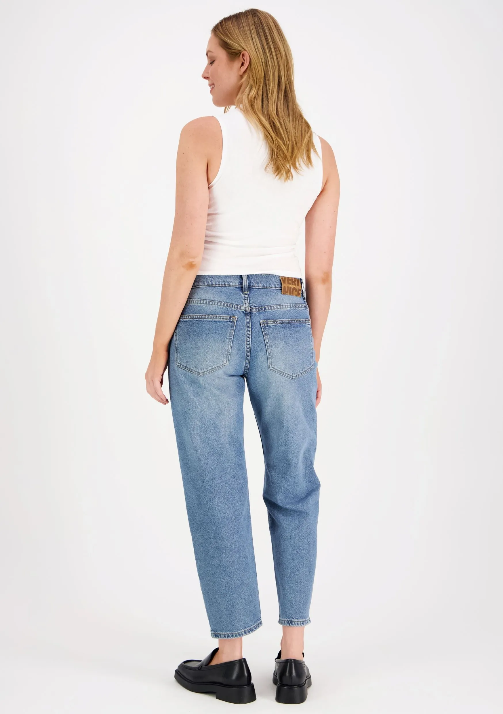 Amy Cropped Barrel Leg Jeans Blue