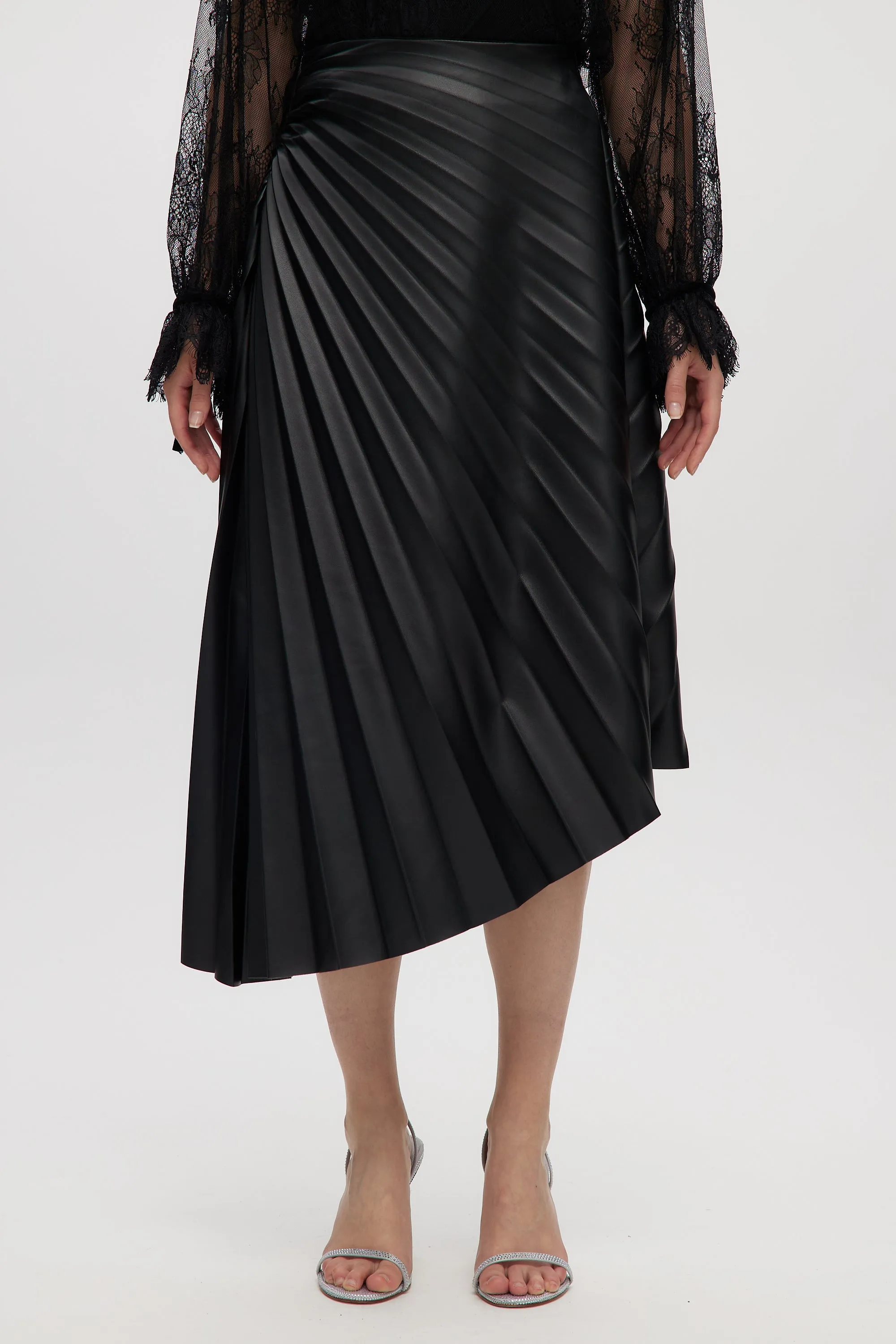 BLACK HIGH-WAISTED VEGAN LEATHER PLEATED SKIRT