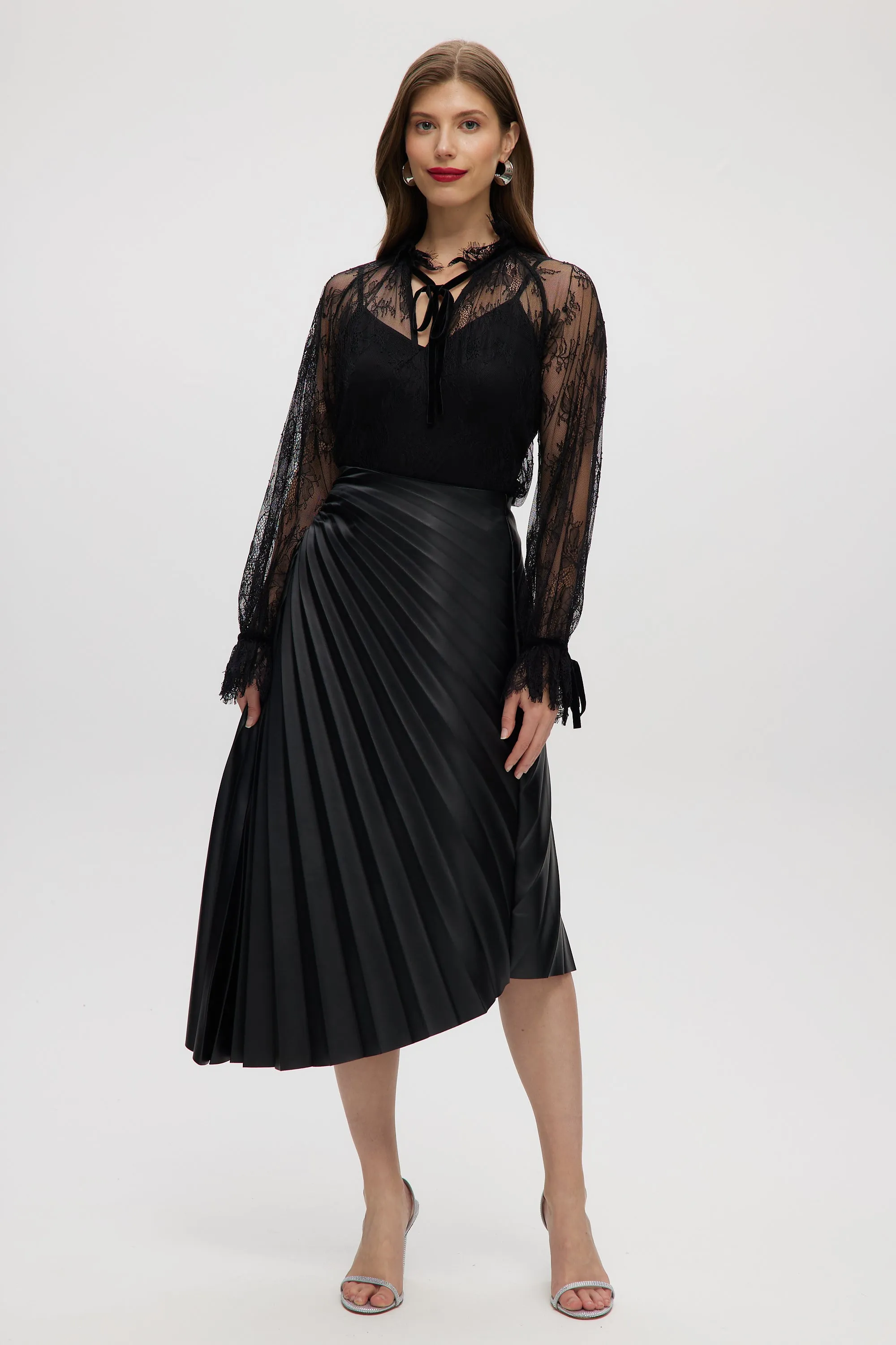 BLACK HIGH-WAISTED VEGAN LEATHER PLEATED SKIRT
