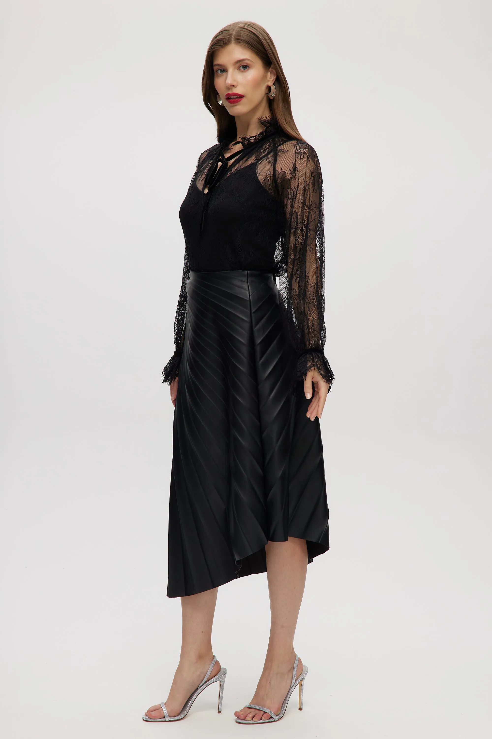 BLACK HIGH-WAISTED VEGAN LEATHER PLEATED SKIRT