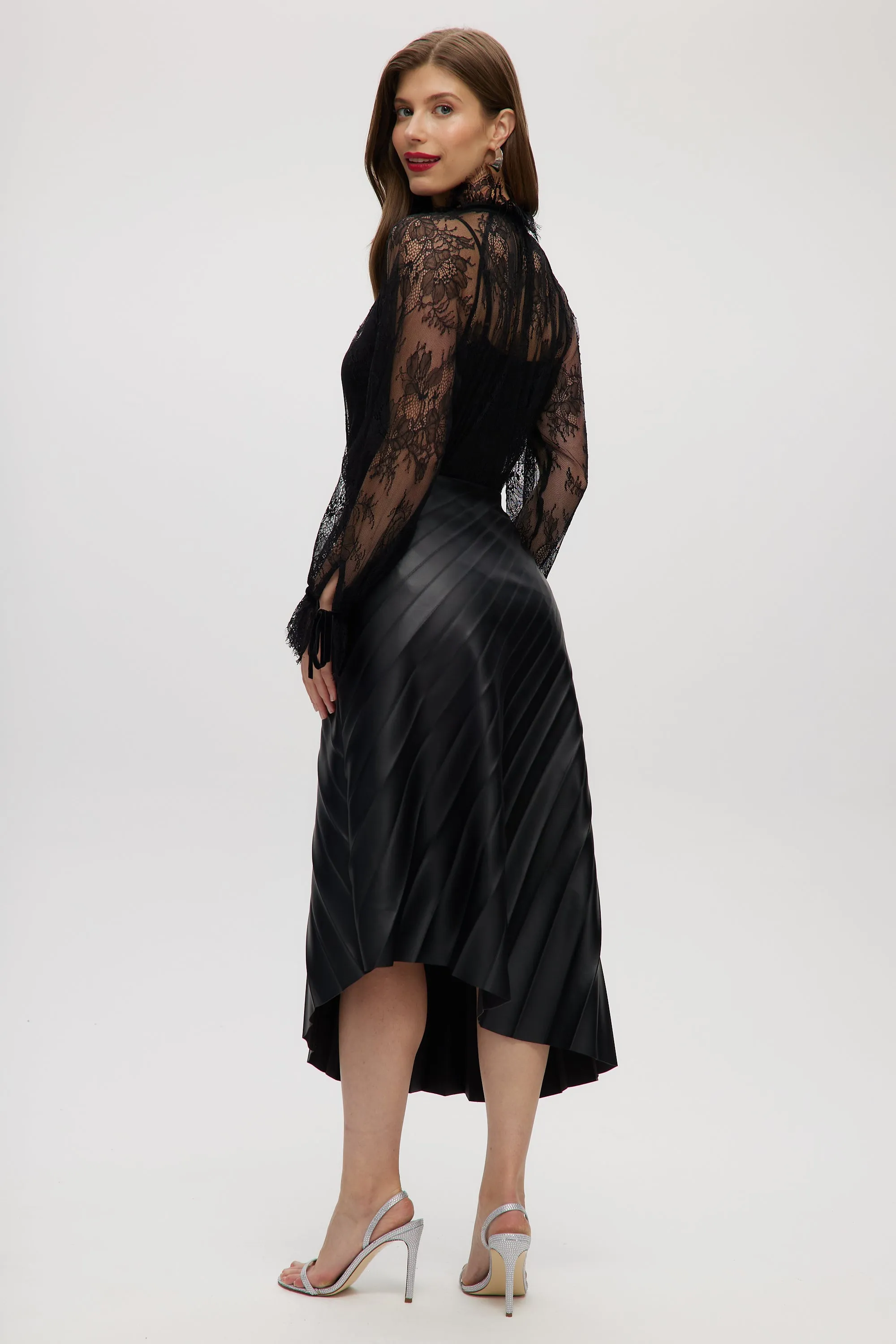 BLACK HIGH-WAISTED VEGAN LEATHER PLEATED SKIRT