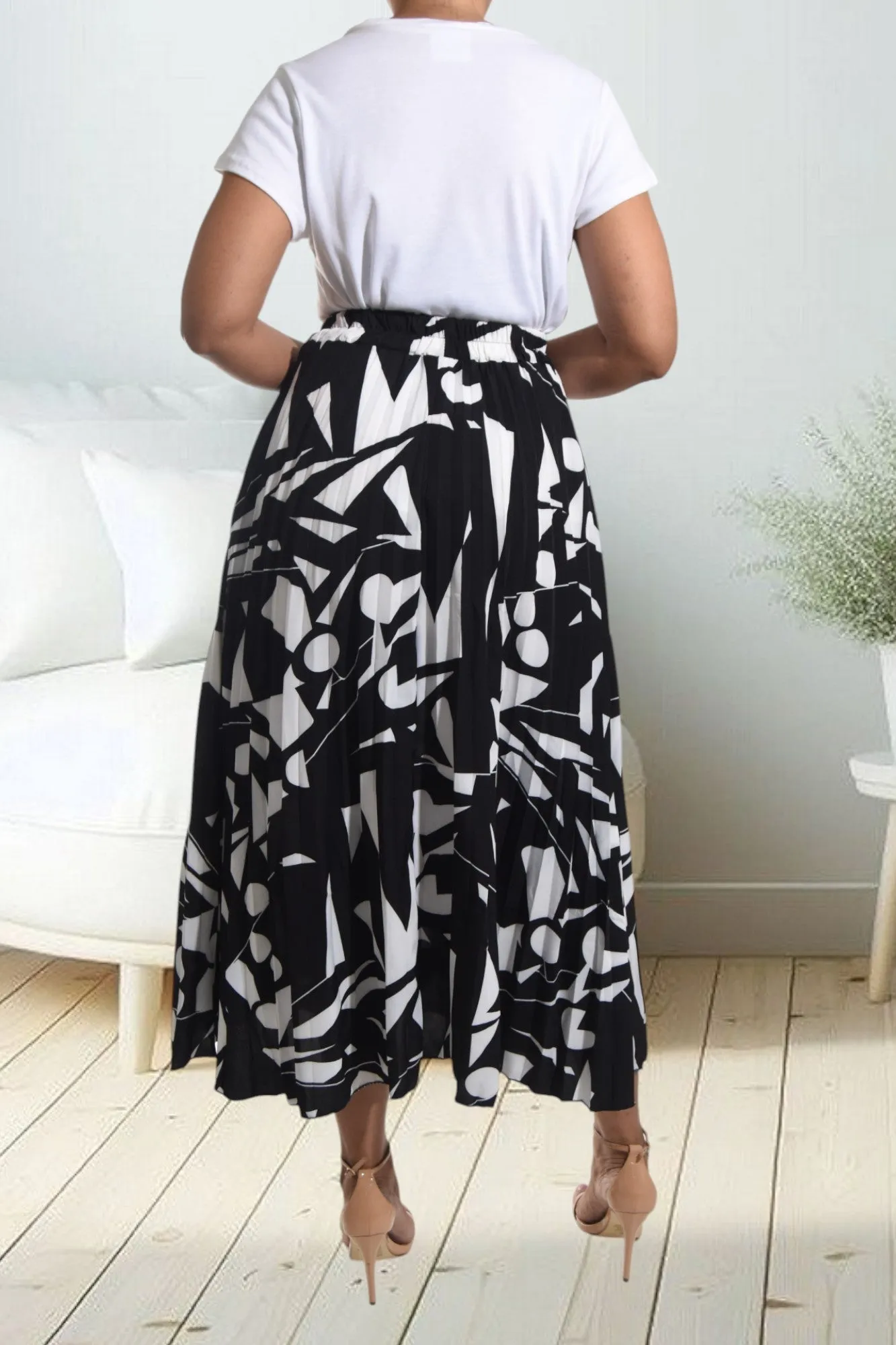 Black Pleated Pocket Skirt