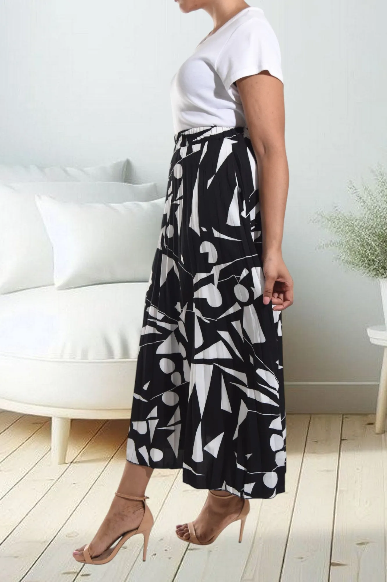Black Pleated Pocket Skirt