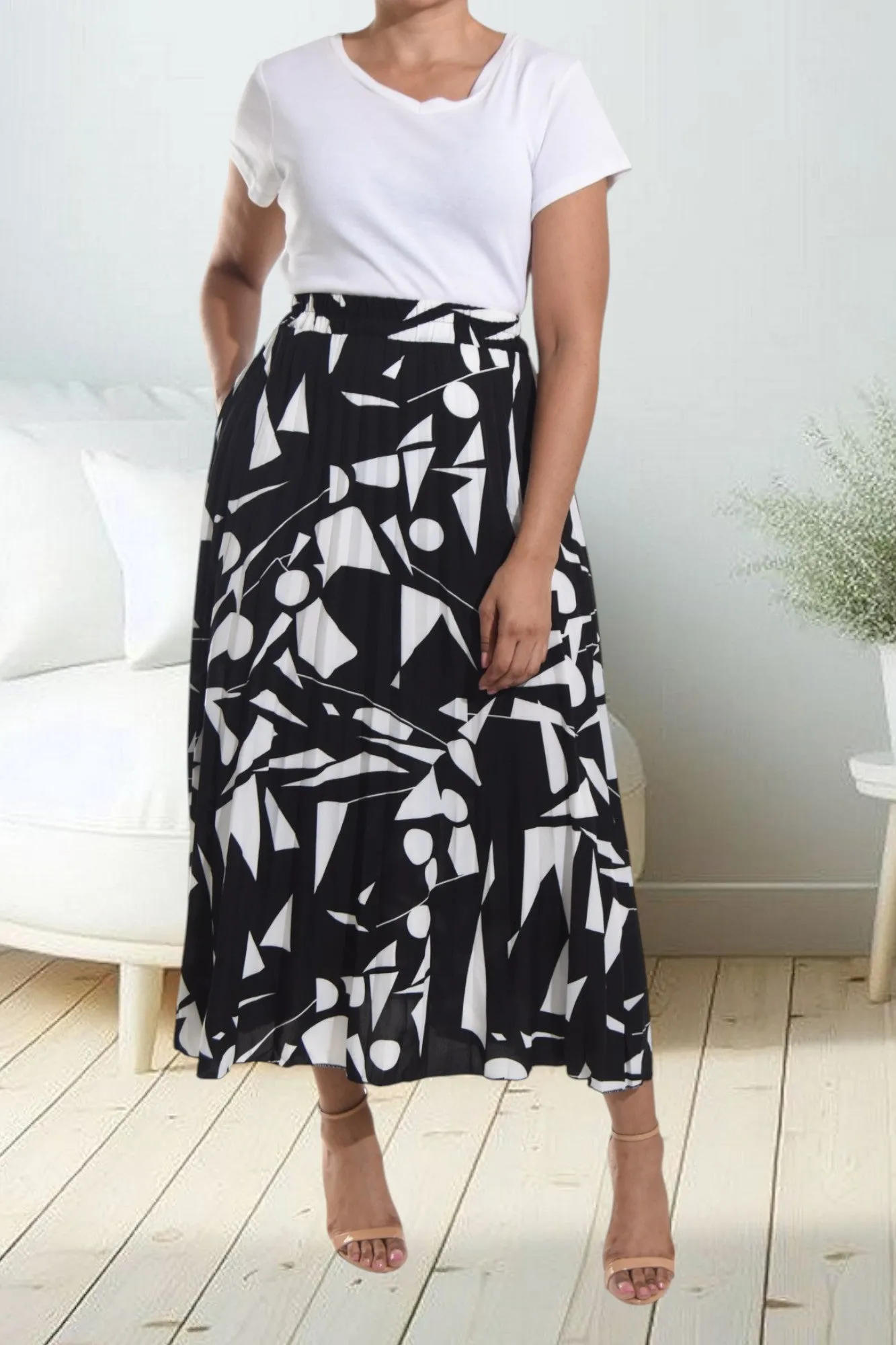 Black Pleated Pocket Skirt
