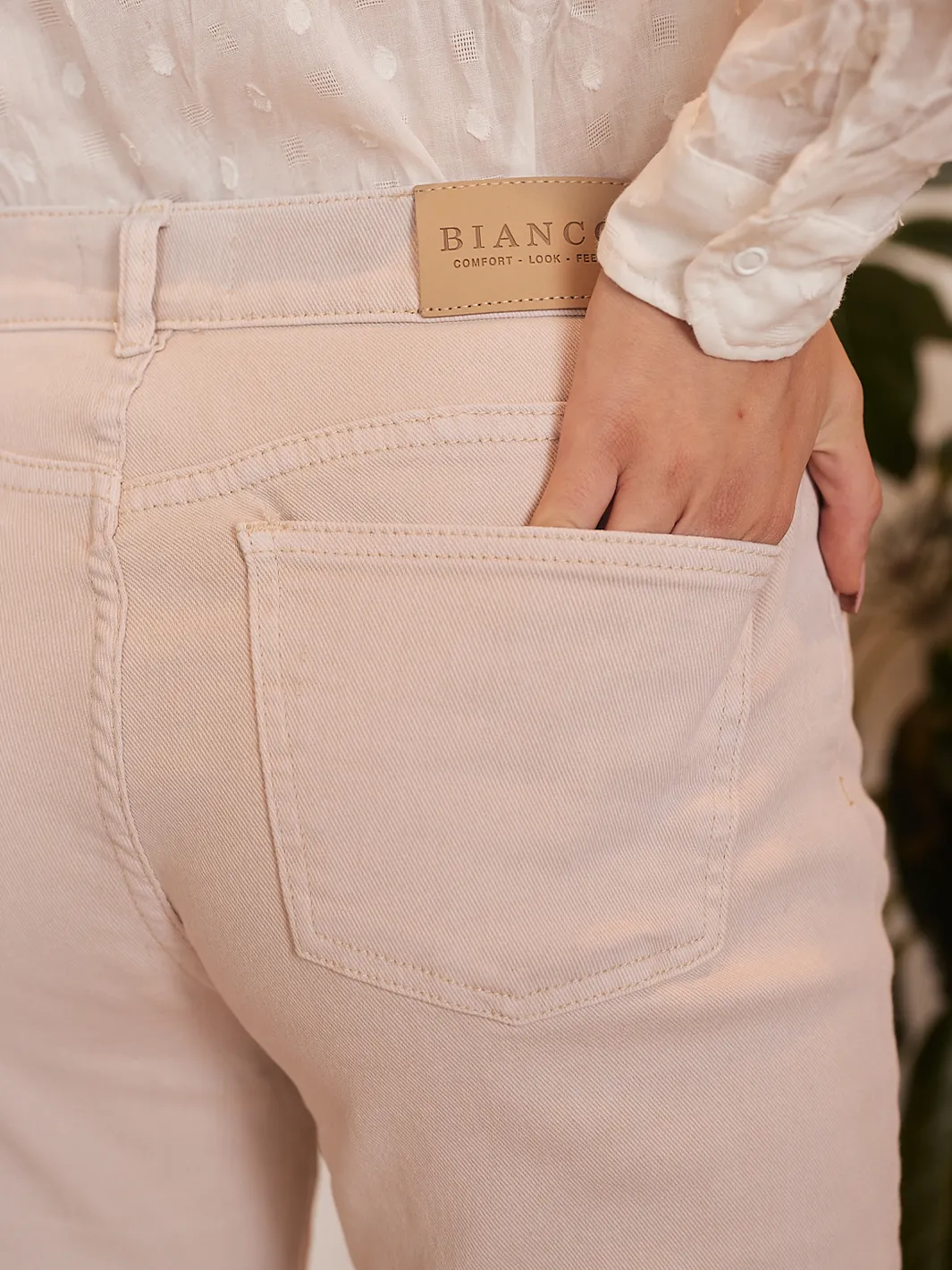 Cassie Irish Cream Cropped Jean