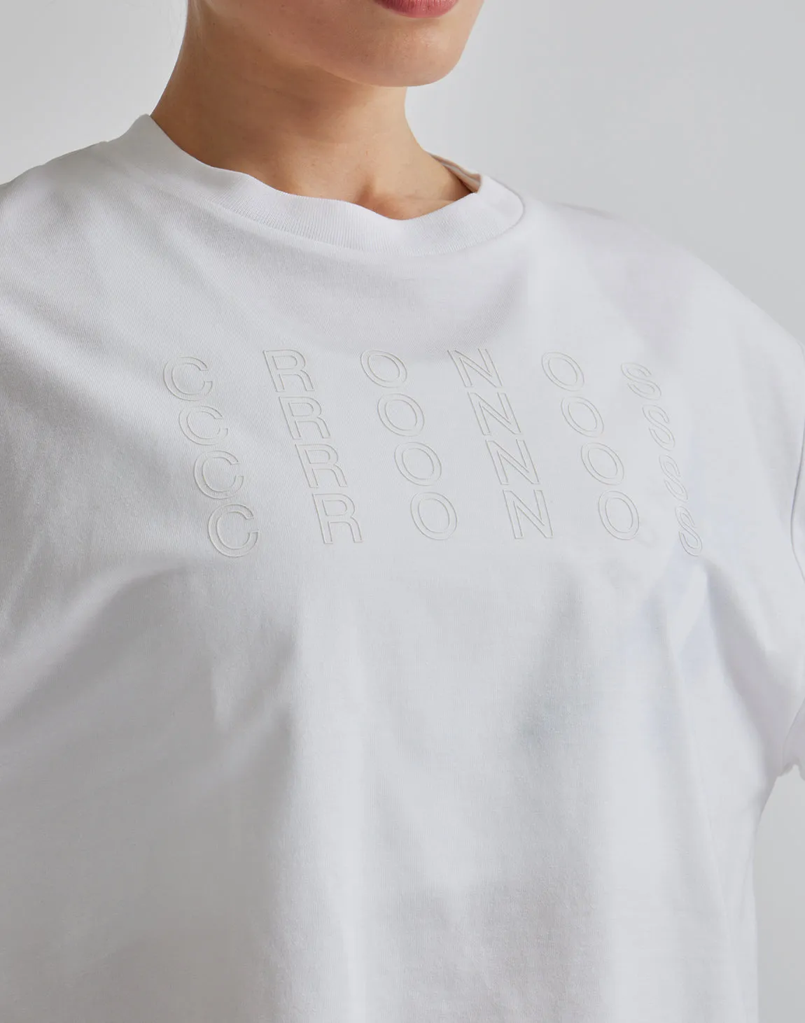 CRONOS WOMEN LOGO SHORT T-SHIRTS【WHITE】