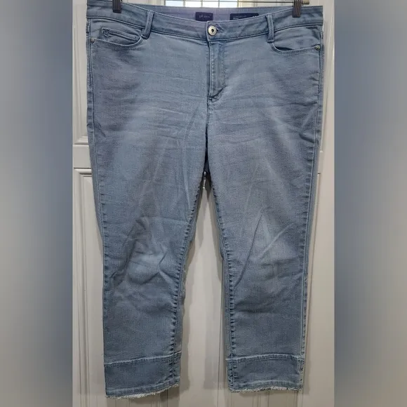 J. Jill Denim light wash authentic fit fringed- hem cropped jeans women's …