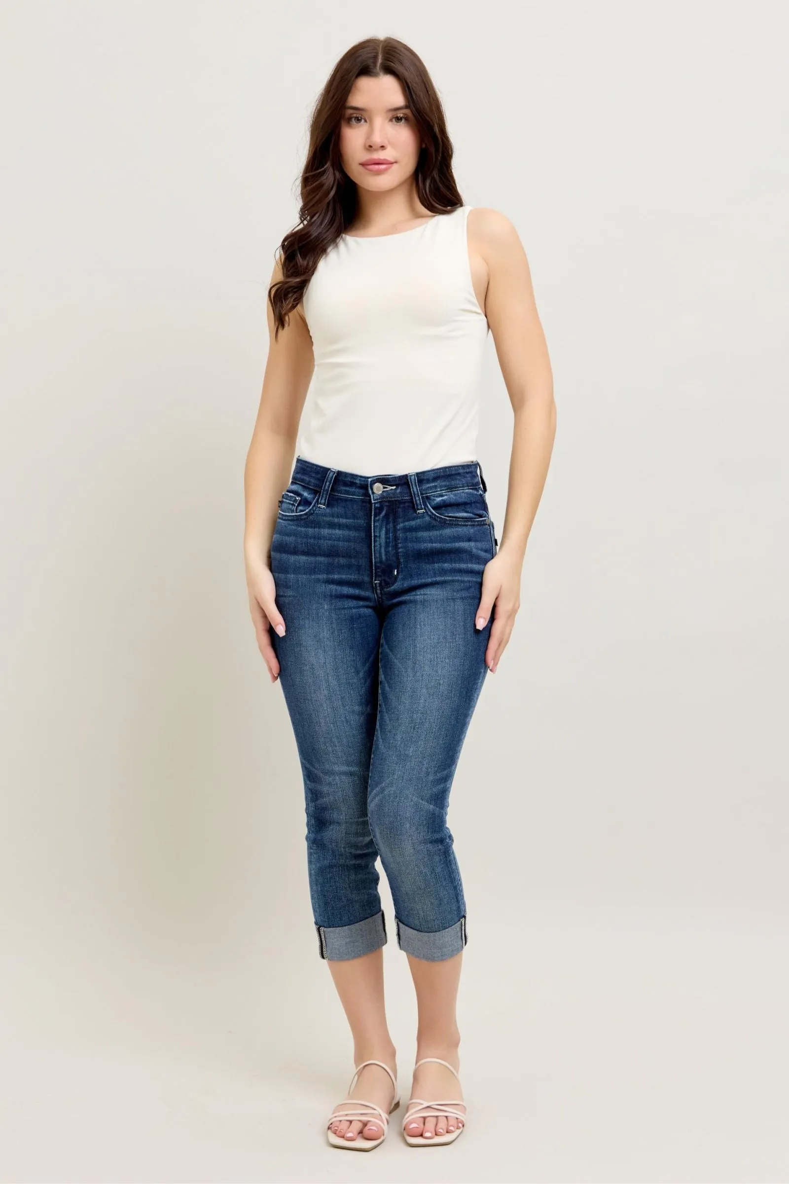 JUDY BLUE JESSIE MID RISE CUFFED CAPRI