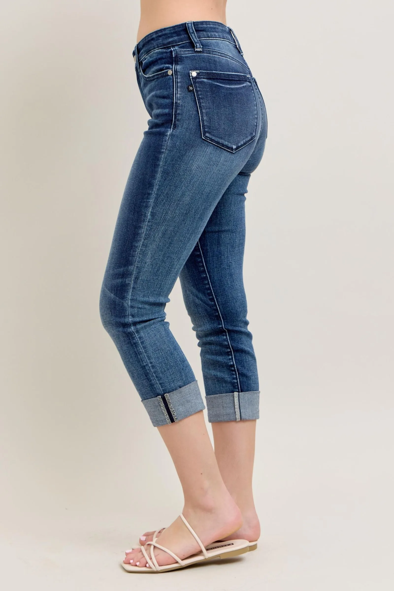 JUDY BLUE JESSIE MID RISE CUFFED CAPRI