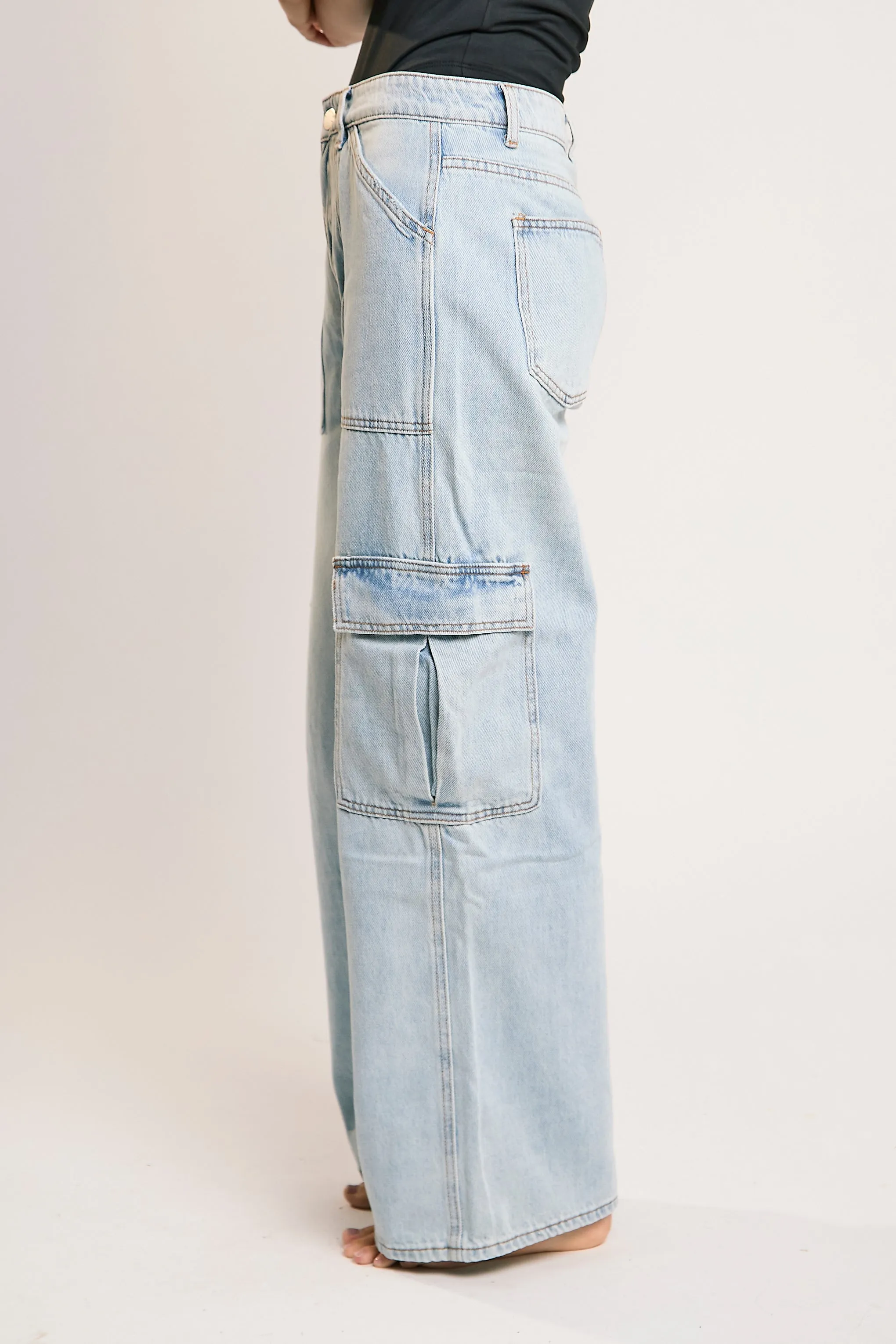 Light Stonewash Cargo Wide-Leg-Jeans