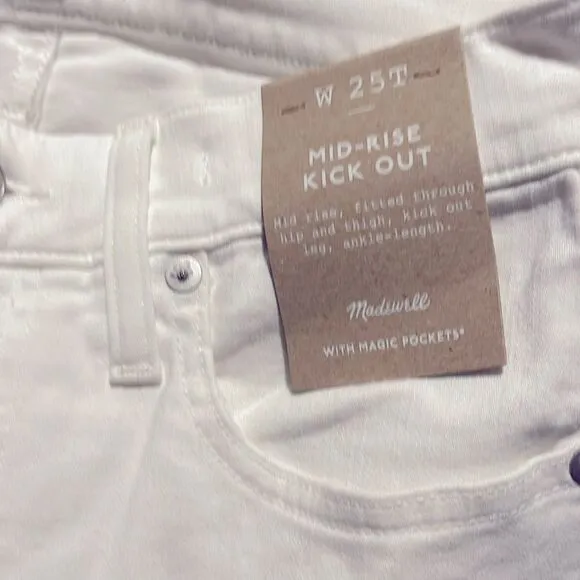 Madewell NWT Tall Mid Rise Kick Out Jeans Size 25T in Pure White