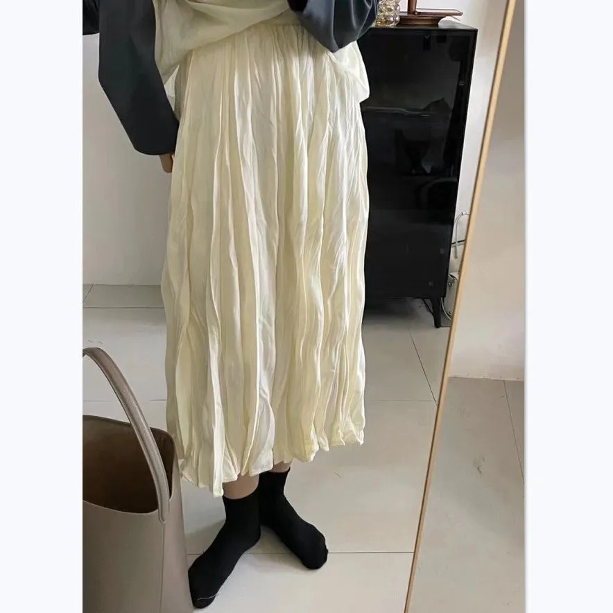 Mid-length pleated skirt