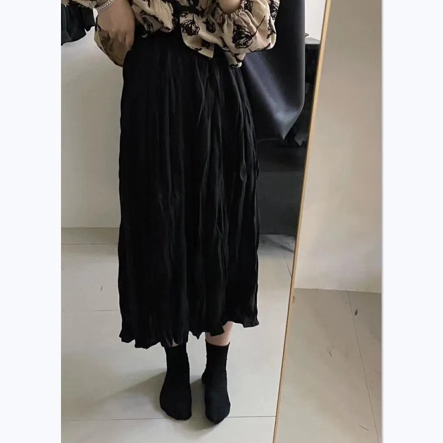 Mid-length pleated skirt