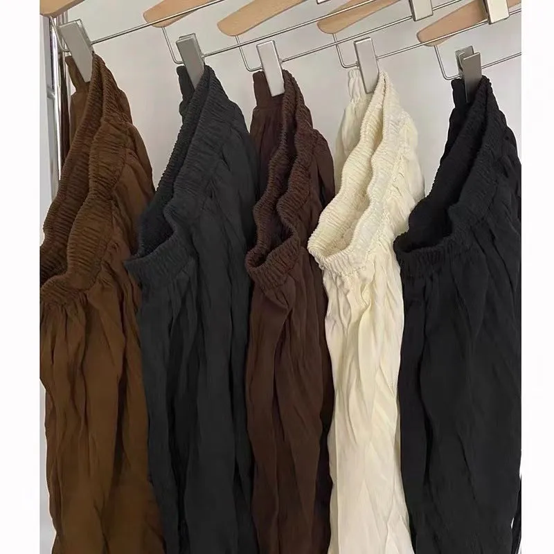 Mid-length pleated skirt