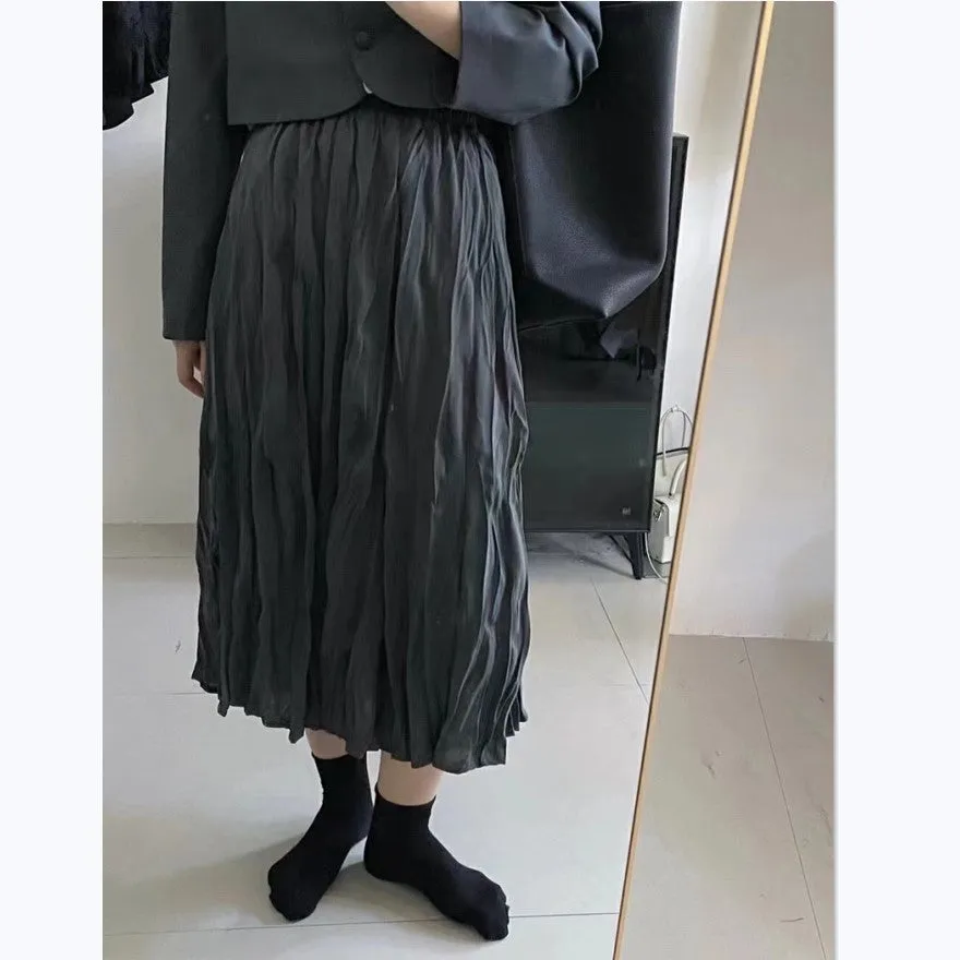 Mid-length pleated skirt