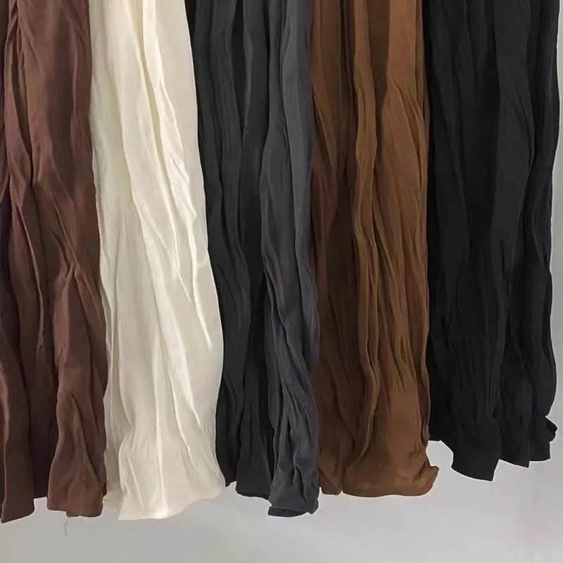 Mid-length pleated skirt