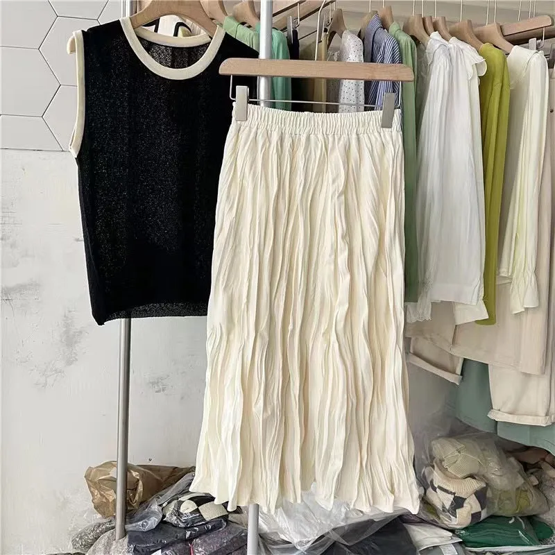 Mid-length pleated skirt