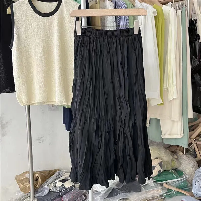 Mid-length pleated skirt