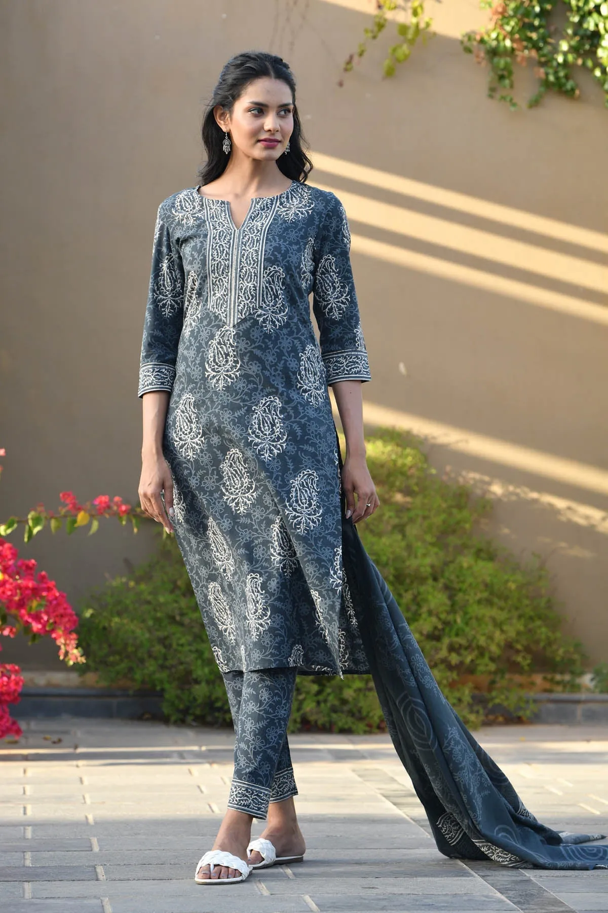 MULMUL IDHIKA BLOCK PRINTED KURTA-PANTS & DUPATTA SET