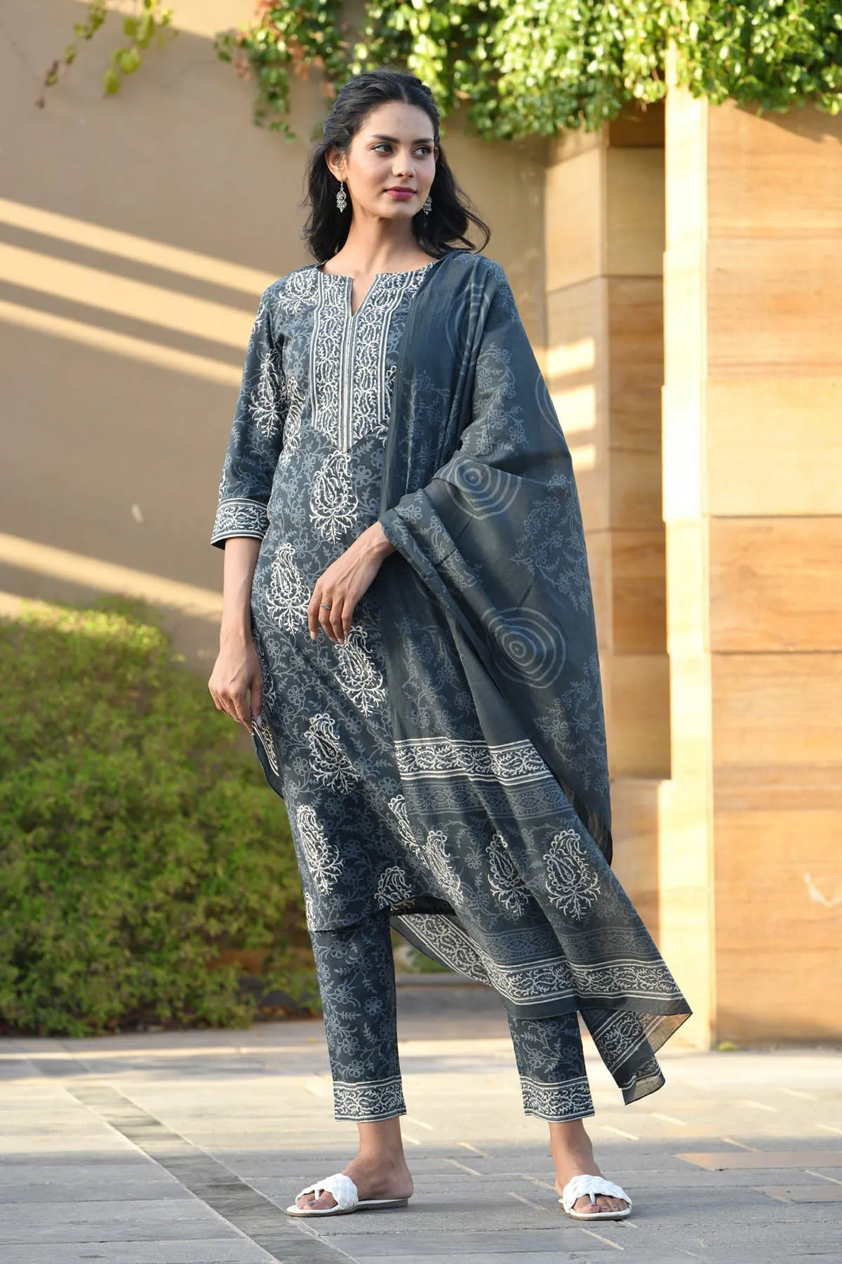 MULMUL IDHIKA BLOCK PRINTED KURTA-PANTS & DUPATTA SET