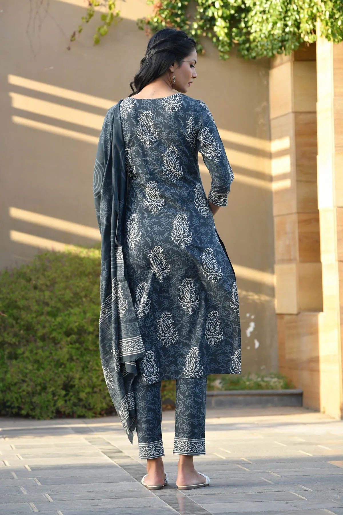 MULMUL IDHIKA BLOCK PRINTED KURTA-PANTS & DUPATTA SET