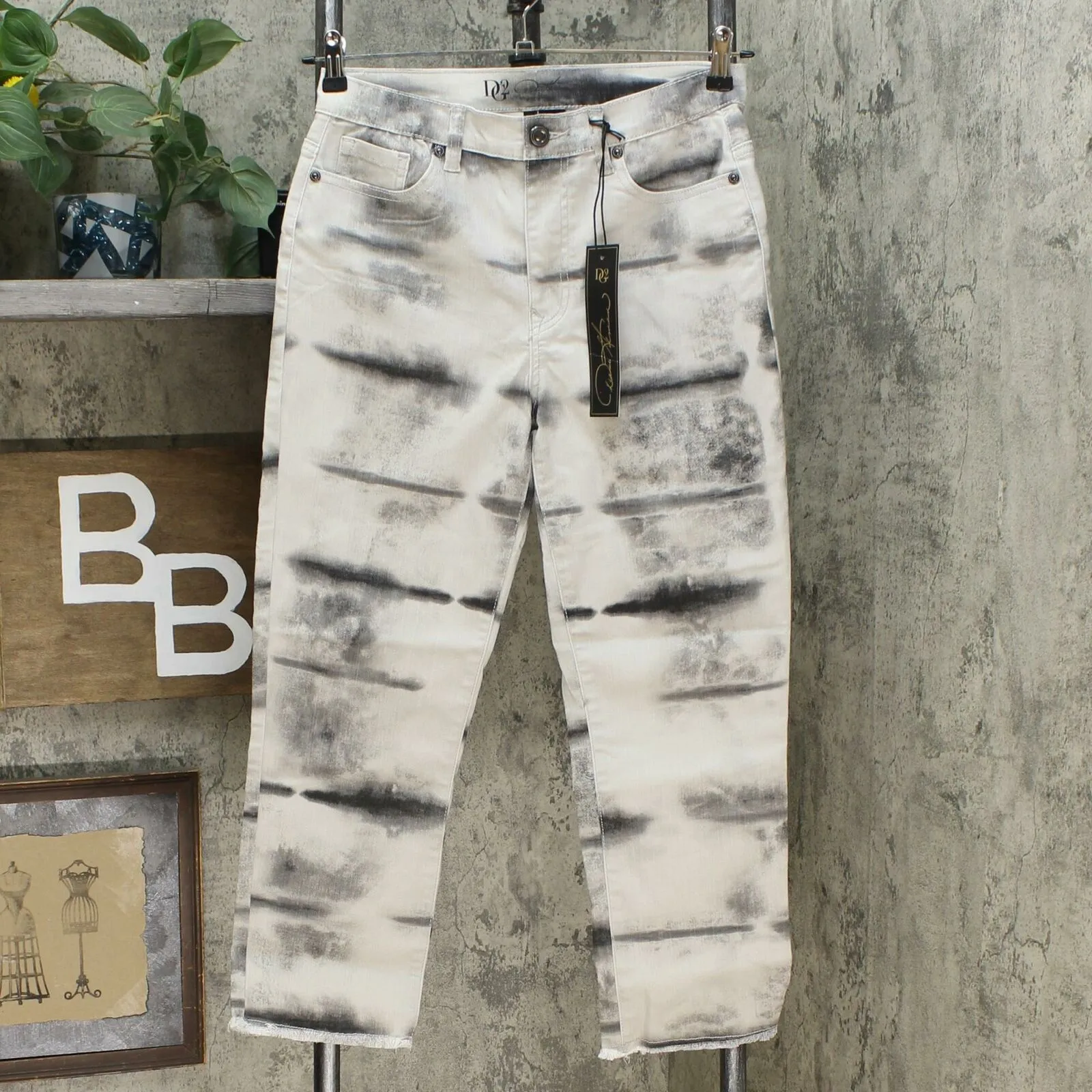 NWT DG2 By Diane Gilman Classic Stretch Tie-Dye Straight Cropped Jean. 726360 6