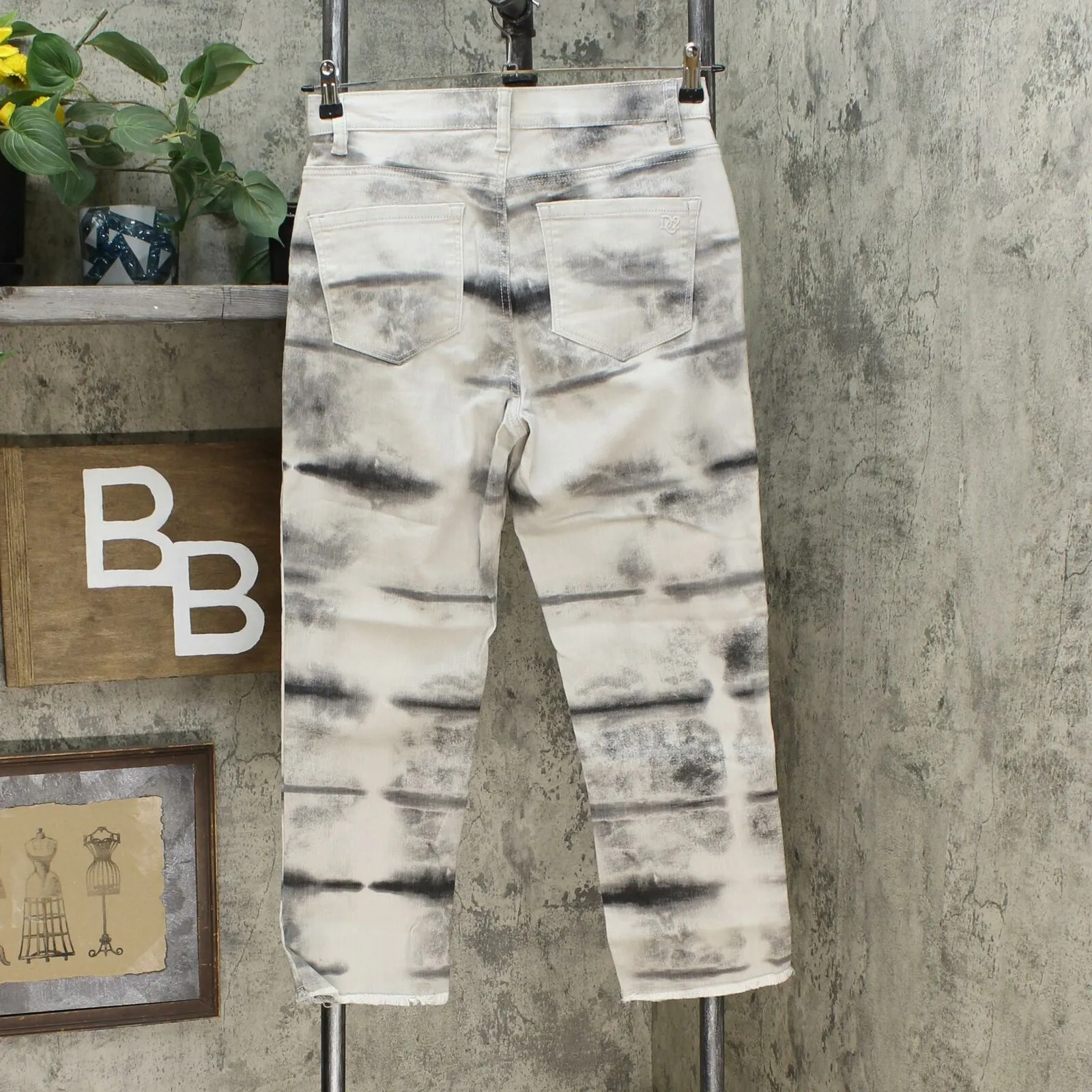 NWT DG2 By Diane Gilman Classic Stretch Tie-Dye Straight Cropped Jean. 726360 6