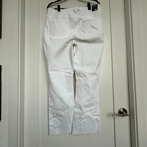 NWT J.Crew White Signature Stretch Mid-Rise Tall Flare Crop Jean Size 33T BP363