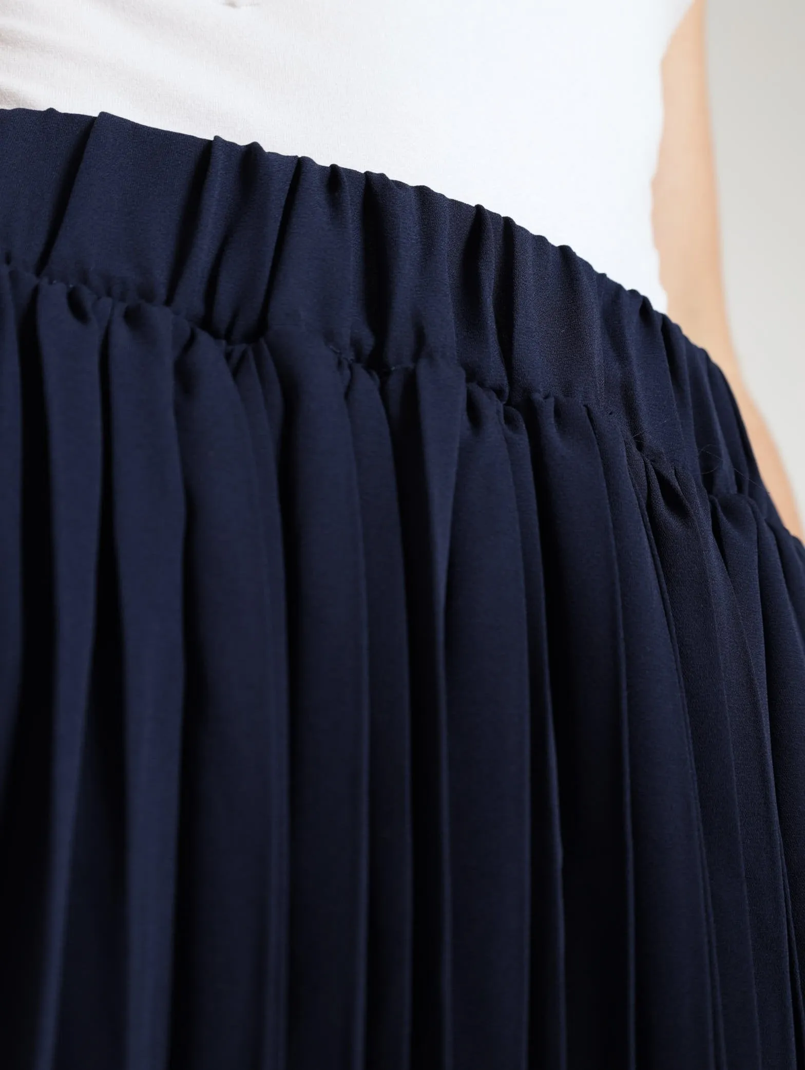 Pleated Skirt With Clip Label - Navy