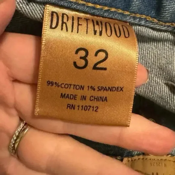 Sundance Women's Driftwood Colette Light wash Cropped Jeans Size 32