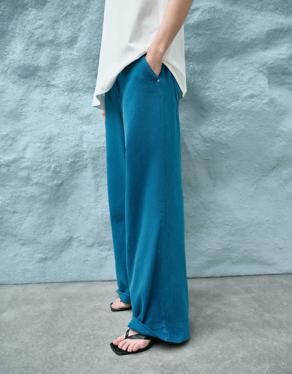 Wide-Leg Jeans