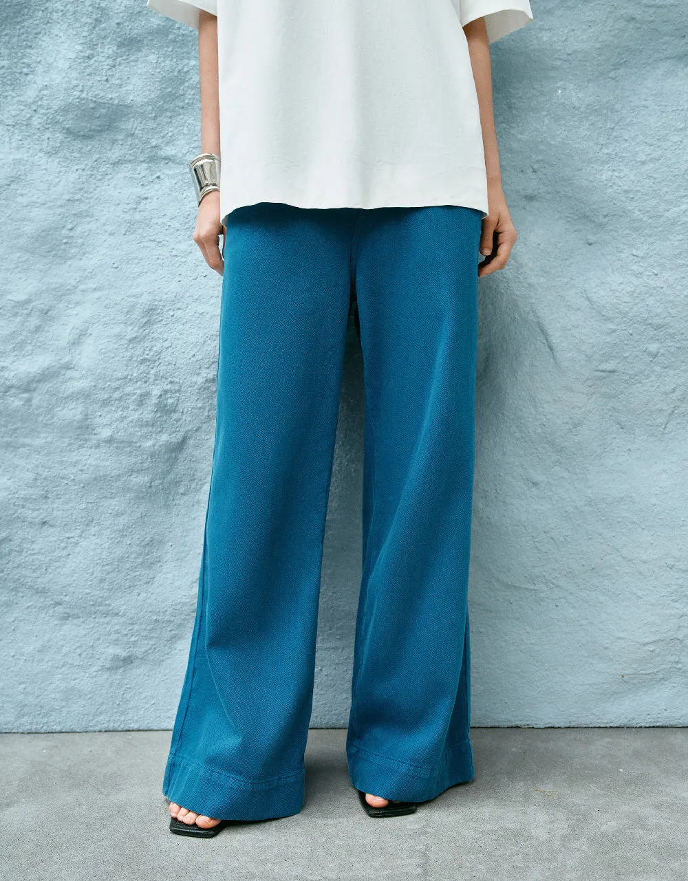 Wide-Leg Jeans